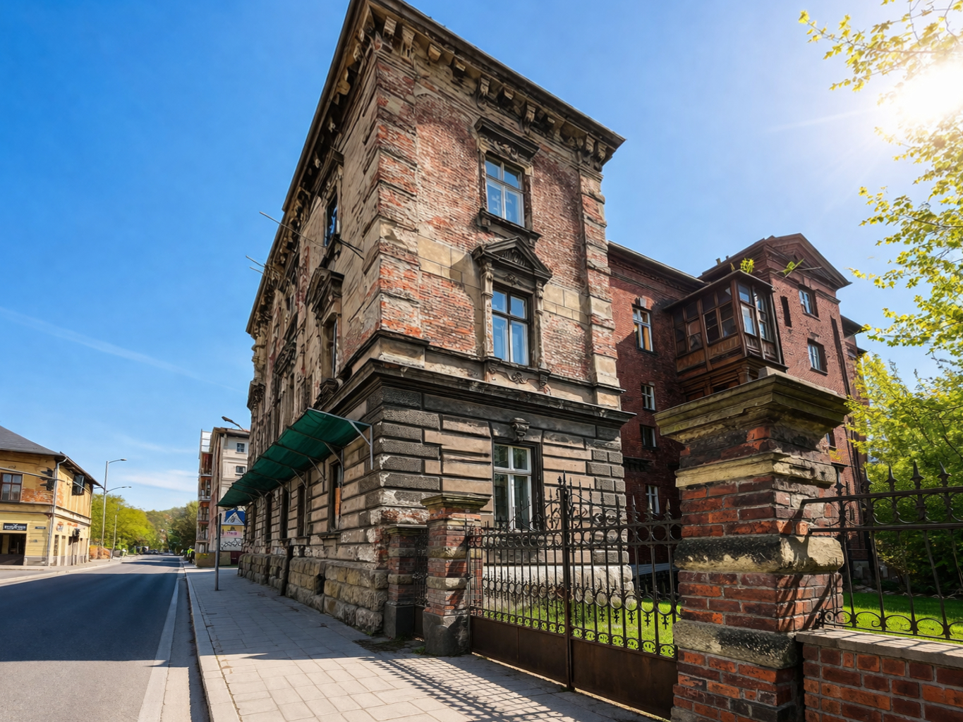 kamienica od str. ul Piłsudskiego 2